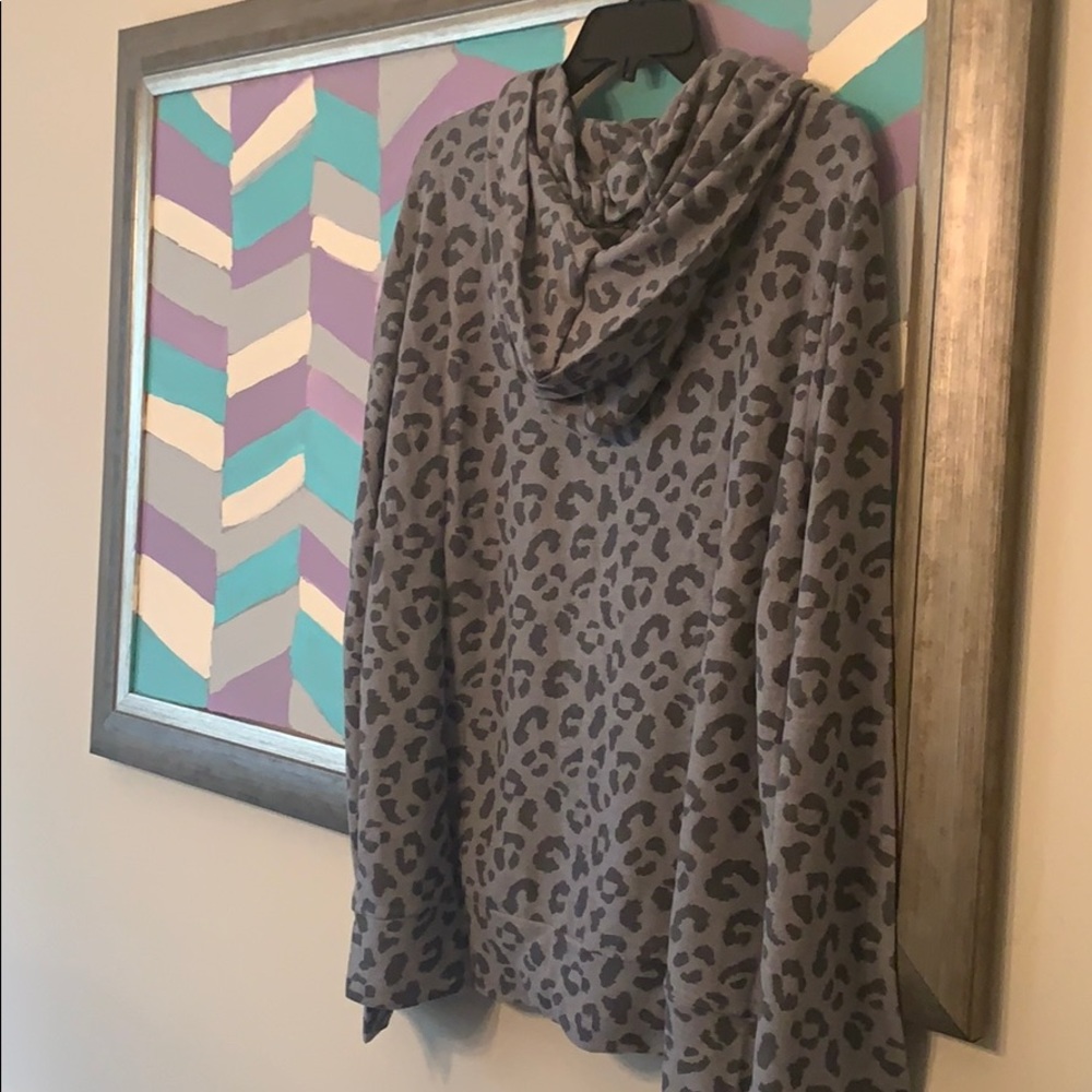 Ivory Ella XL NWT gray animal print hoodie So soft - Picture 6 of 8